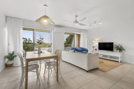 Live the Noosa Lifestyle – Contemporary 2-Bed Unit with Pool - Photo 2