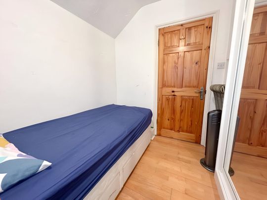 3 Bedroom House To Let - HP13 - Photo 1