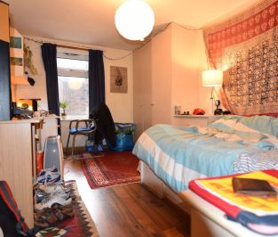 5 bedroom Flat in Brudenell Road, Leeds - Photo 1