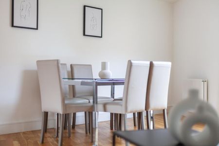 3 bedroom flat to rent - Photo 4