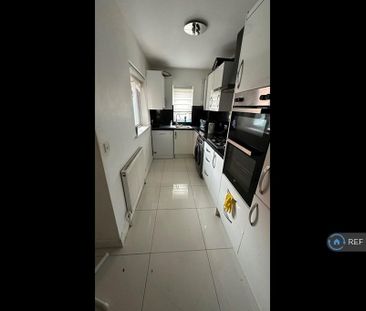 4 bedroom terraced house to rent - Photo 5