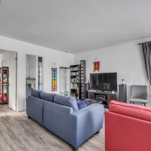 Grand 2 1/2 Lac St Charles semi meublé - Photo 2