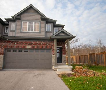 **BRAND NEW** Gorgeous 4 Bedroom House in Welland!! - Photo 3