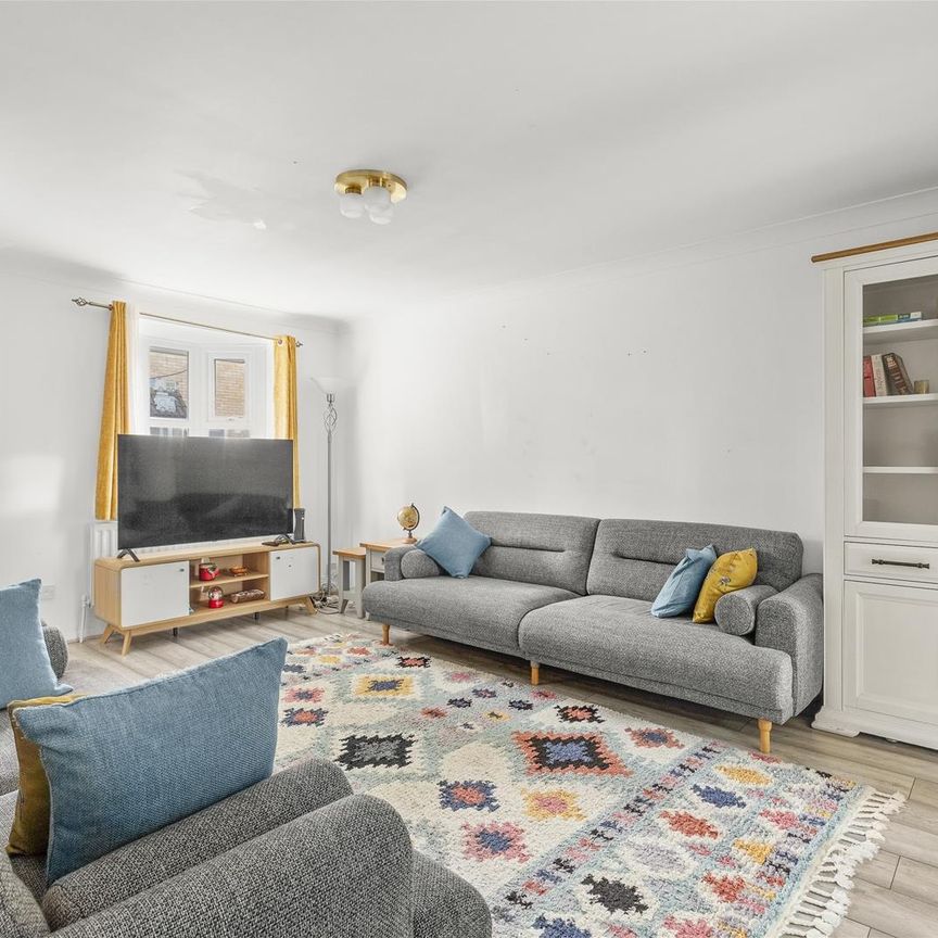 Pinels Way, High Wycombe - Photo 1