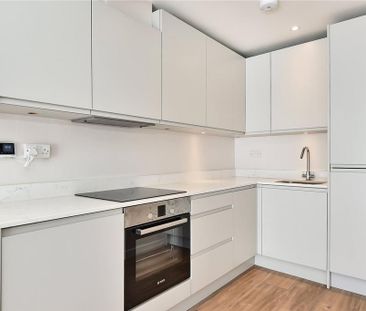 2 bedroom end of terrace house to rent - Photo 2