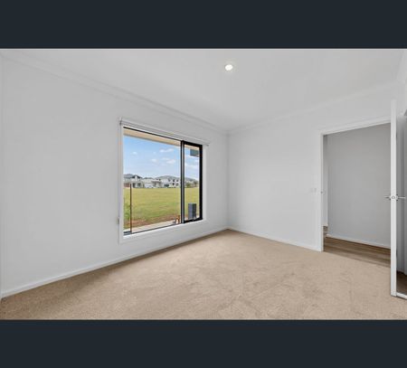 2 Jandakot Walk, Point Cook, Vic 3030 - Photo 4