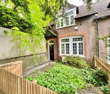 3 bedroom end of terrace house to rent - Photo 1