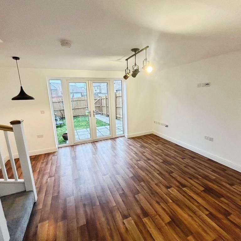 2 bedroom terraced house to rent - Photo 1