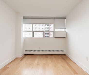 730 St Clarens Avenue - Photo 2
