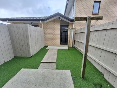 2 Bedroom Townhouse with Separate garage - Photo 2