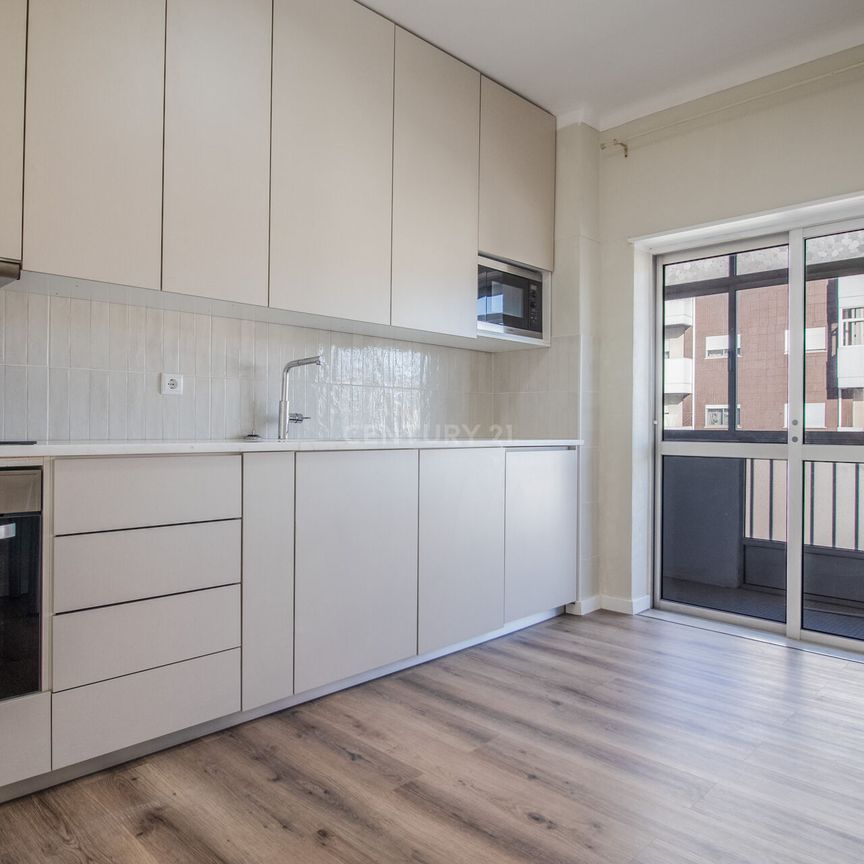 Apartamento T2 Totalmente Remodelado para Arrendamento em Localização Central – Coimbra, Vale das Flores - Photo 1