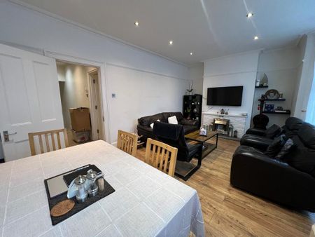 3 bedroom apartment to rent - Photo 3