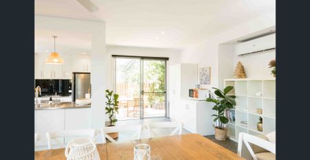 Large Modern Family Home close to the beach - Photo 2