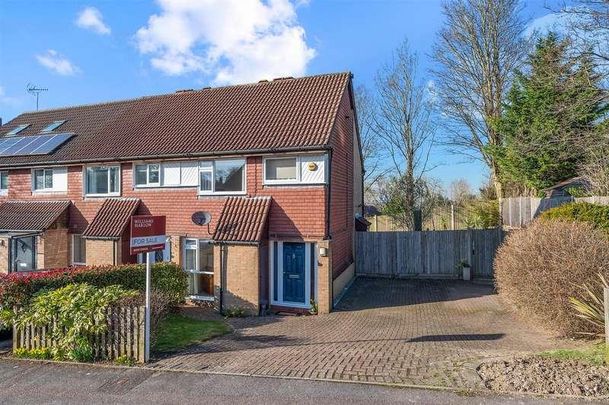 Hillside Close, Banstead, SM7 - Photo 1