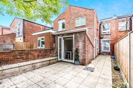 4 bedroom terraced house to rent - Photo 4