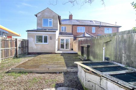 4 bedroom semi-detached house to rent - Photo 4