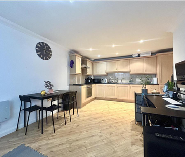 2 bedroom flat to rent - Photo 2