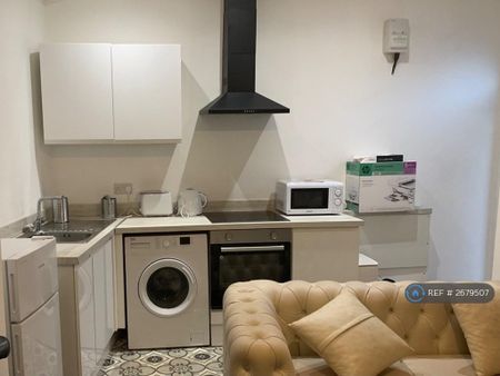 1 bedroom in a house share to rent - Photo 5