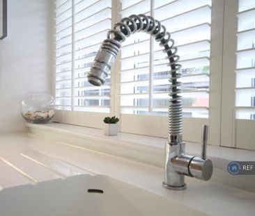 2 bedroom end of terrace house to rent - Photo 1