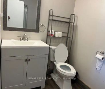 Detached Home For Lease | S9018349 - Photo 4