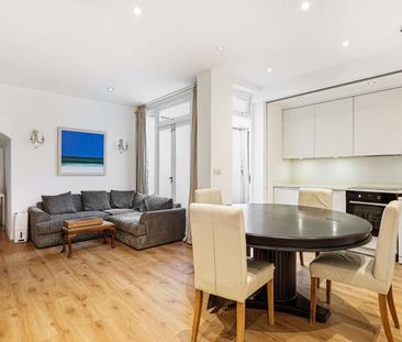 A charming three bedroom mews maisonette with private outdoor space. - Photo 2