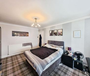 3 bedroom flat to rent - Photo 5