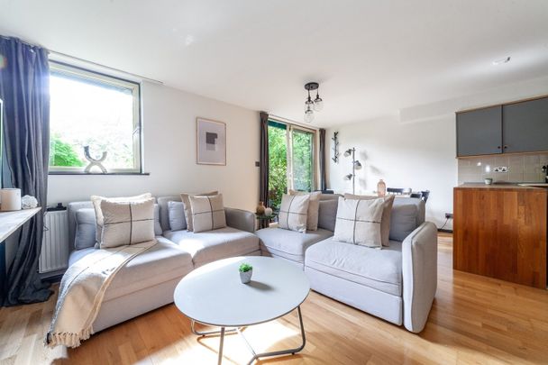 2 Bed Flat, Cape Yard, E1W - Photo 1