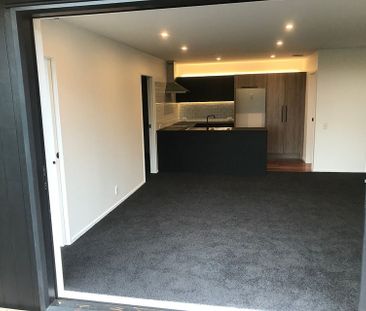 2 Bedroom Kelburn Apartment with Deck - Photo 5