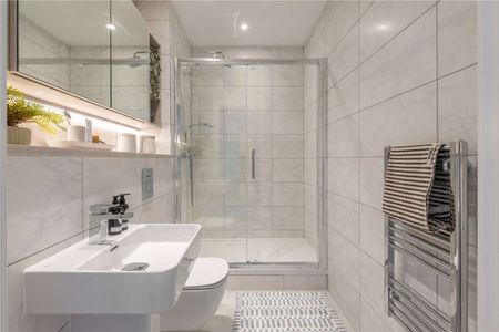 Luxurious 45th Floor Fully Furnished Three Double Bedroom Apartment with unrivalled facilities in the Exclusive Cortland Development, Colliers Yard. AVAILABLE FROM MARCH 2026! - Photo 2