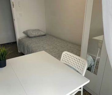 Calle de Tordegrillos, Madrid, Community of Madrid 28021 - Photo 3