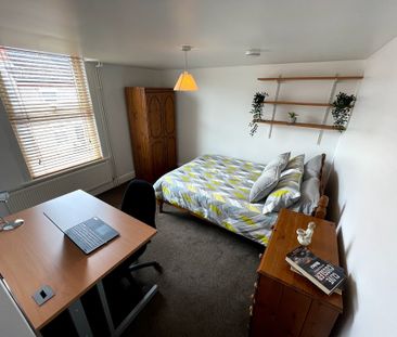 3 Bedrooms, 19 Carmelite Road – Student Accommodation Coventry - Photo 4