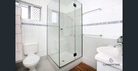 Two bedroom semi-detached duplex - Photo 2