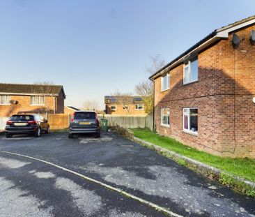 Maple Close , Cam , Dursley , Glos , GL11 - Photo 4