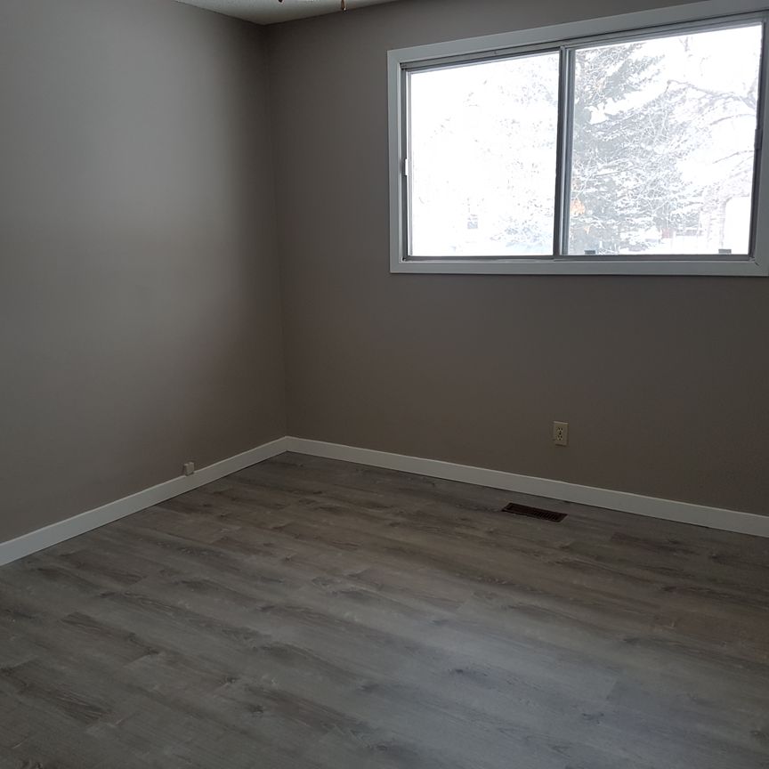 1366 BROWN ST 2 BEDROOM TOWNHOUSE - Photo 1