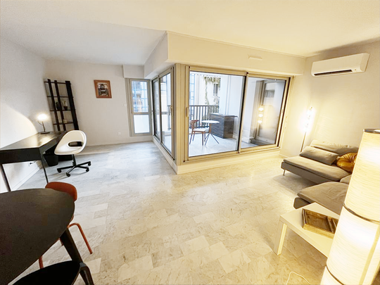 Appartement T3 meublé avec loggia & garage Nîmes centre - Photo 1