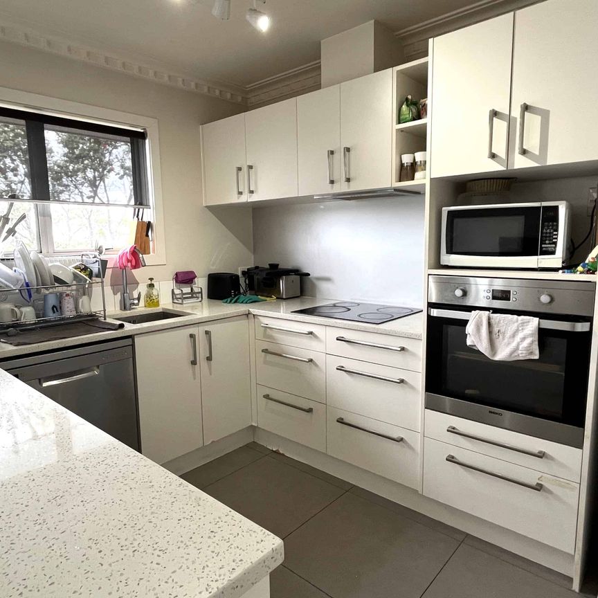 Spacious 4-Bed Townhouse - Walk to Highbury Mall - Photo 1