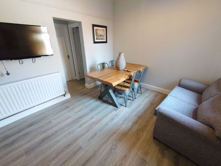 Hall Lane, Liverpool. - Photo 4