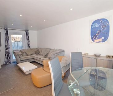 2 bedroom end of terrace house to rent - Photo 2