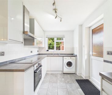 3 bedroom House in Colliers Way, Reading - Photo 6