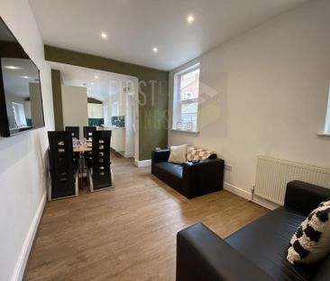 6 bedroom terraced house to rent - Photo 4