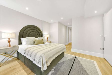 Stunning four bedroom apartment in a high specification new development on Baker Street - Photo 2