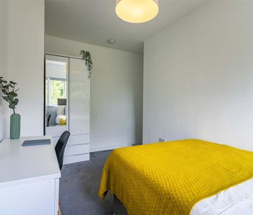 4 bedroom semi-detached house to rent - Photo 5