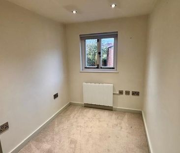 2 bedroom character property to rent - Photo 2