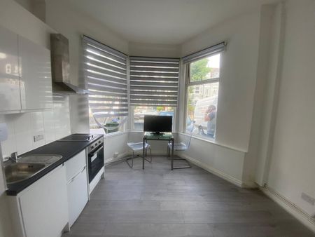 Studio Flat, Chichele Road, NW2 - Photo 4