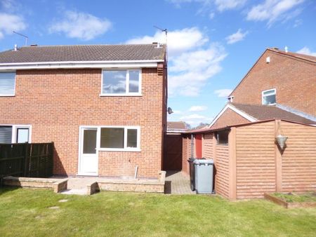 3 bedroom semi-detached house to rent - Photo 2