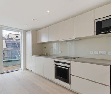 2 Bedroom Apartment, Fouberts Place, Soho, W1F - Photo 2
