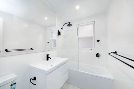 Renovated Apartment with Parking in Convenient Location in the Heart of Bondi Junction - Photo 5