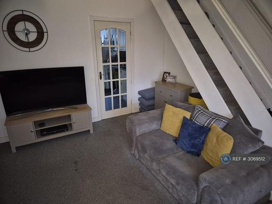 2 bedroom end of terrace house to rent - Photo 1