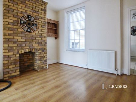 3 bedroom house to rent New Road, Littlehampton, West Sussex, BN17 - Photo 3