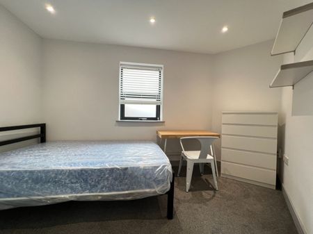 3 bed Apartment for Rent - Photo 2
